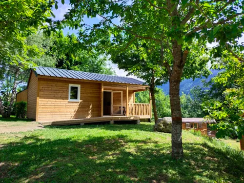 Location - Chalet Des Ayes Pmr - image n°1 - Camping Les 7 Laux