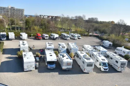 Piazzola : Camper + Elettricità