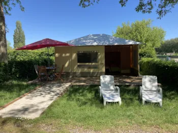 Mietunterkunft - Zeltbungalow Caraibes (Behindertengerecht) - 2 Schlafzimmer - - Camping Les Portes du Perche