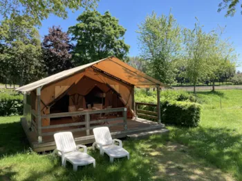 Mietunterkunft - Zeltbungalow Caraibes - 2 Schlafzimmer - - Camping Les Portes du Perche