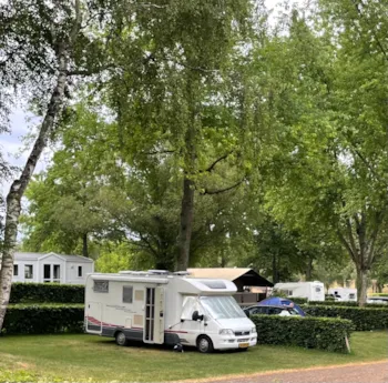 Stellplatz - Stellplatz + Auto + Zelt Oder Wohnwagen - Camping Les Portes du Perche