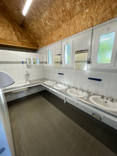 Pitch + 1 car or motor home -