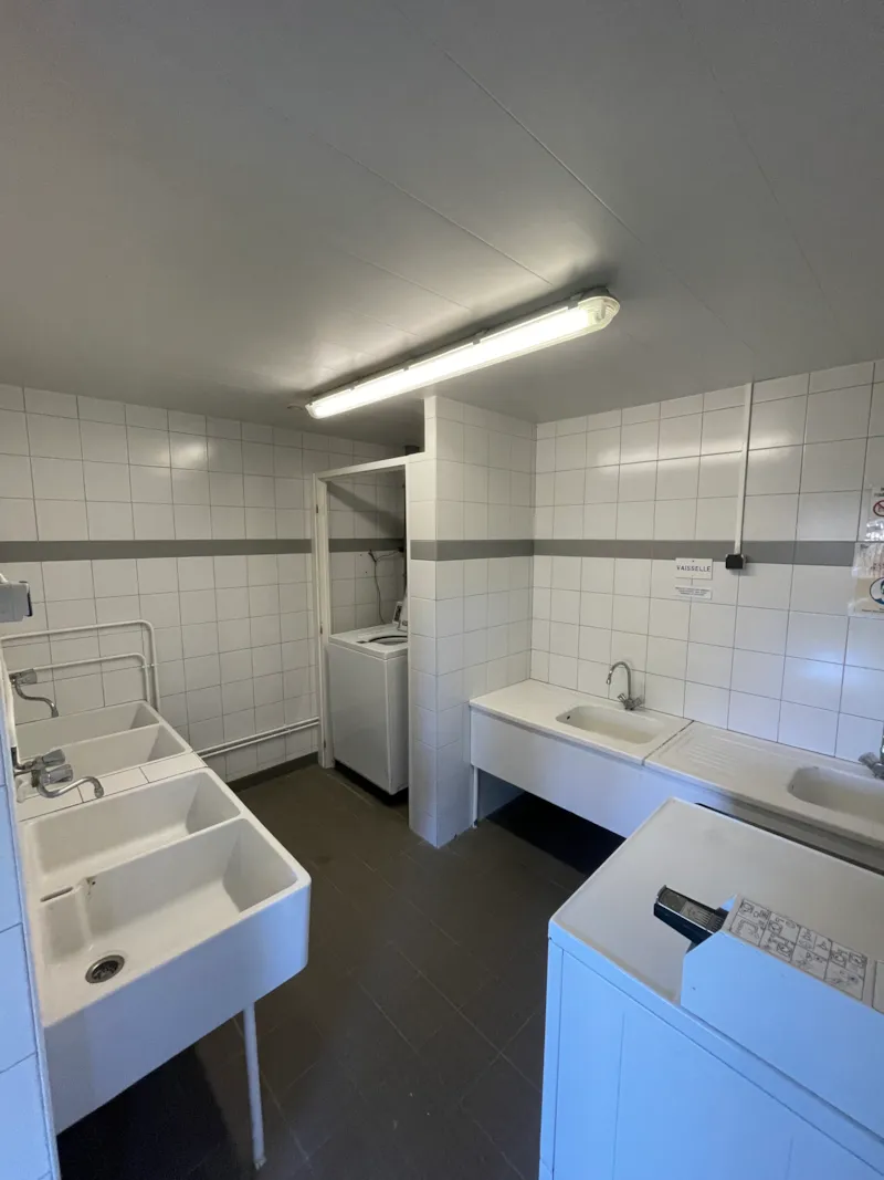 Emplacement Tente / Caravane Comprenant 1 Véhicule