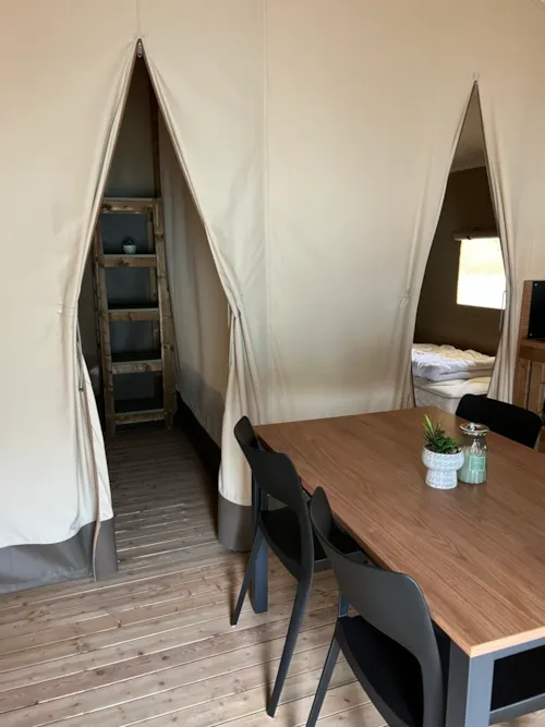 Mietunterkunft - Lodge-Zelt Comfort Am Seeufer Mit Blick Auf Den See, 2 Schlafzimmer, 1 Badezimmer - image n°3 - Camping D'Herbelon