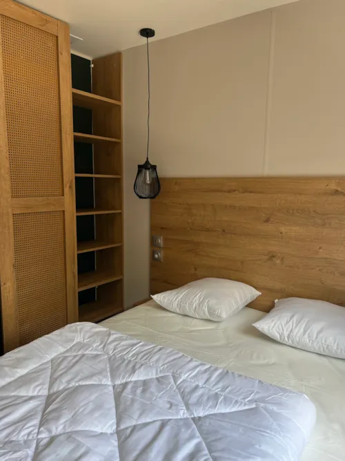 Location - Mobil Home Côté Jardin Grand Confort Proche Lac, Privatif  3 Chambres, 2 Salles D'eau - image n°5 - Camping D'Herbelon