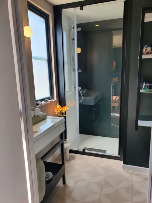 Location - Mobil Home Côté Jardin Grand Confort Proche Lac, Privatif  3 Chambres, 2 Salles D'eau - image n°6 - Camping D'Herbelon