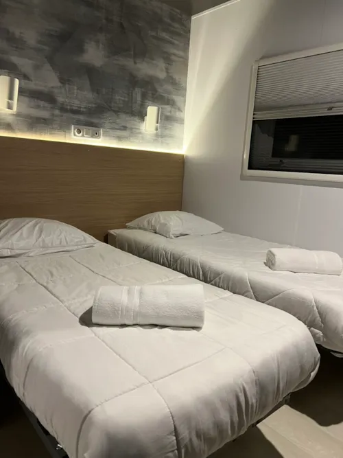 Mietunterkunft - Mobilheim Taos + Grand Confort Am See, 3 Schlafzimmer, 2 Badezimmer - image n°7 - Camping D'Herbelon
