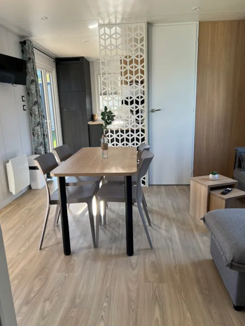 Mietunterkunft - Mobilheim Grand Large Confort Am See, 2 Schlafzimmer, 1 Badezimmer - image n°2 - Camping D'Herbelon