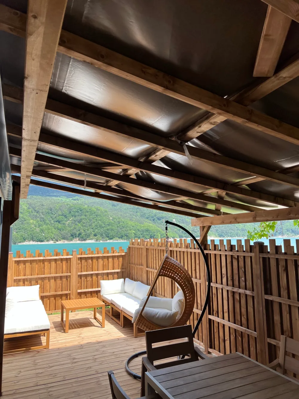 Location - Mobil Home Côté Jardin Grand Confort  Au Bord Du Lac, 3 Chambres, 2 Salles D'eau - Camping D'Herbelon