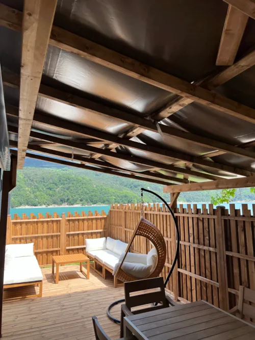Mietunterkunft - Mobilheim Côté Jardin Grand Confort Am Seeufer, 3 Schlafzimmer, 2 Badezimmer - image n°1 - Camping D'Herbelon