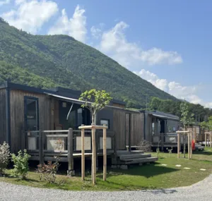 Locatif - Mobil home Taos Grand Confort face au lac, 2 chambres, 2 salles d'eau - Camping D'Herbelon