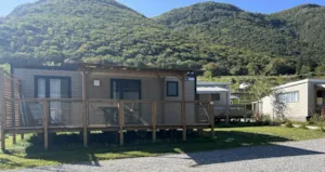 Locatif - Mobil home Confort Grand Large face au Lac, 2 chambres, 1 salle d'eau - Camping D'Herbelon