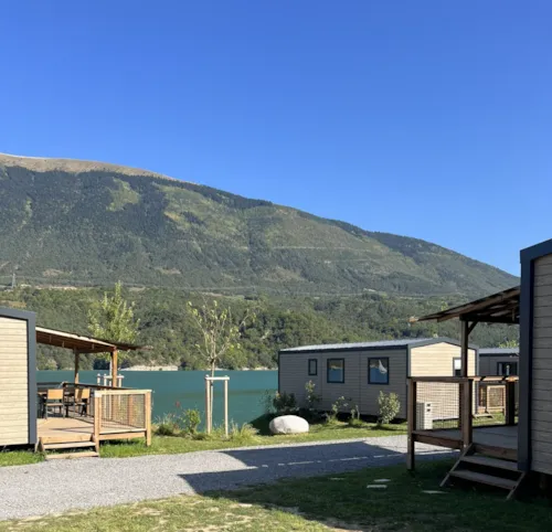 Mietunterkunft - Mobilheim Confort Grand Large Mit Blick Auf Den See, 2 Schlafzimmer, 1 Badezimmer - image n°2 - Camping D'Herbelon