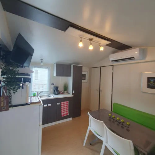 Huuraccommodatie(s) - Stacaravan Mélissani Met 2 Slaapkamers En Airconditioning - image n°2 - Camping Le Hameau des Pêcheurs
