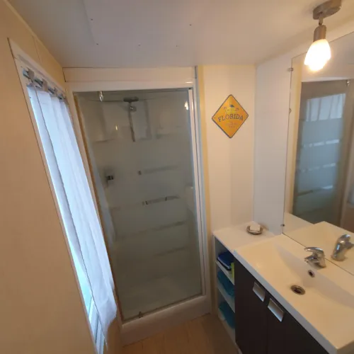 Huuraccommodatie(s) - Stacaravan Mélissani Met 2 Slaapkamers En Airconditioning - image n°5 - Camping Le Hameau des Pêcheurs