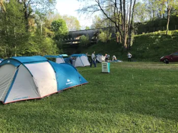 Stellplatz - Campingplatz Für Radfahrer / Wanderer - - Camping Côté Vercors