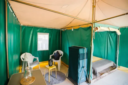 Location - Bungalow Toilé - 1 Chambre - Sans Sanitaires Privatifs - - image n°2 - Camping Côté Vercors