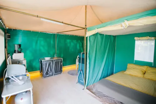Location - Bungalow Toilé - 1 Chambre - Sans Sanitaires Privatifs - - image n°3 - Camping Côté Vercors