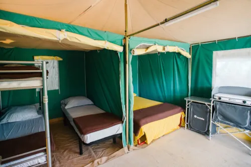 Location - Bungalow Toilé - 2 Chambres - Sans Sanitaires Privatifs - - image n°4 - Camping Côté Vercors