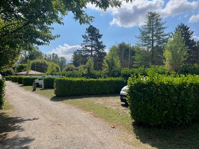 Emplacement côté village -