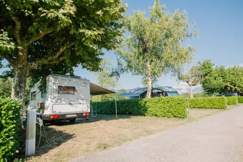 Emplacement - Emplacements Confort Bord De Rivière - image n°3 - Camping Côté Vercors