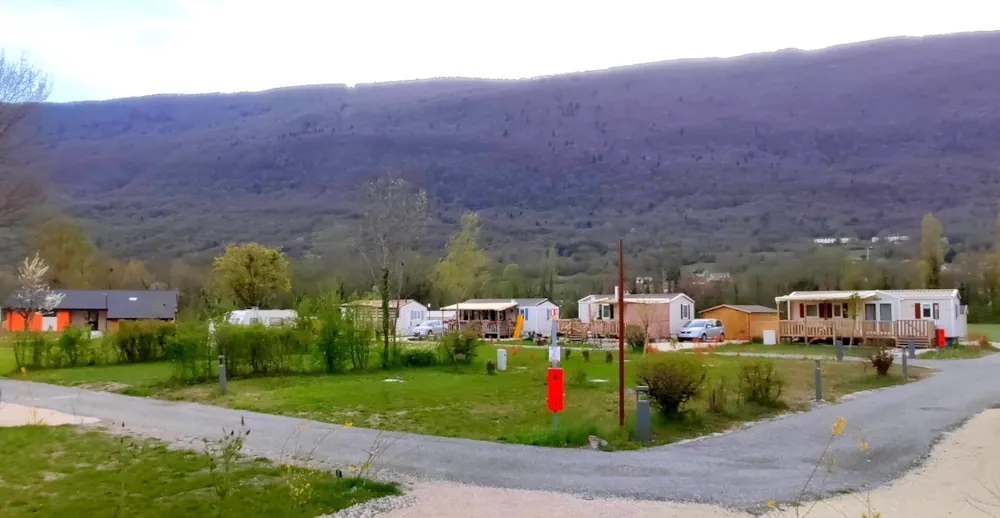 Camping d'Anglefort - Lac de Mansin - image n°2 - Ain