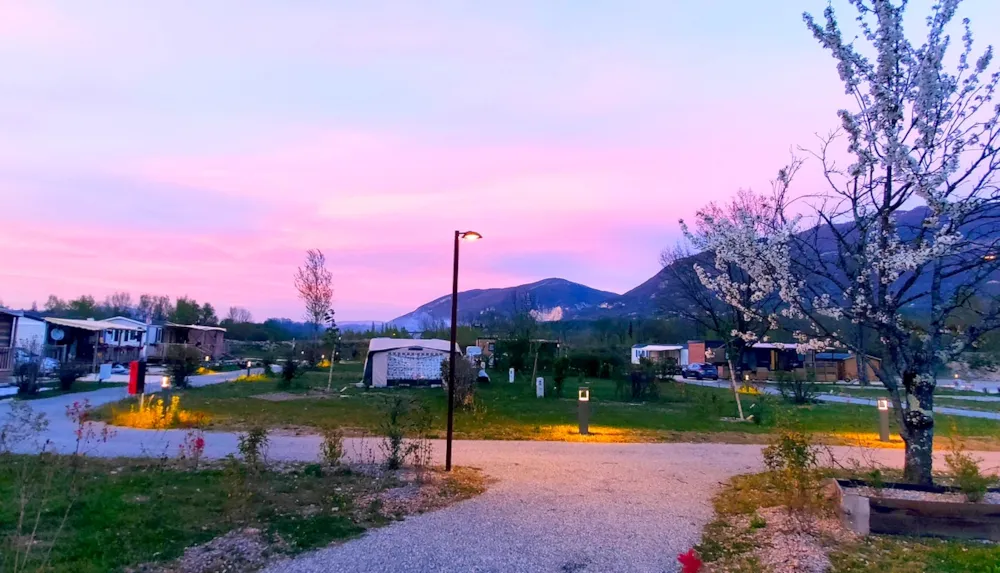Camping d'Anglefort - Lac de Mansin - image n°3 - Ain