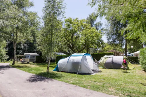 Stellplatz - Komfort-Stellplatzpaket, Große Größe - image n°2 - Camping Le Bontemps
