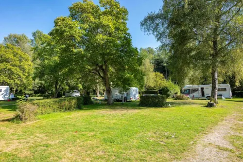 Stellplatz - Komfort-Stellplatzpaket, Große Größe - image n°1 - Camping Le Bontemps