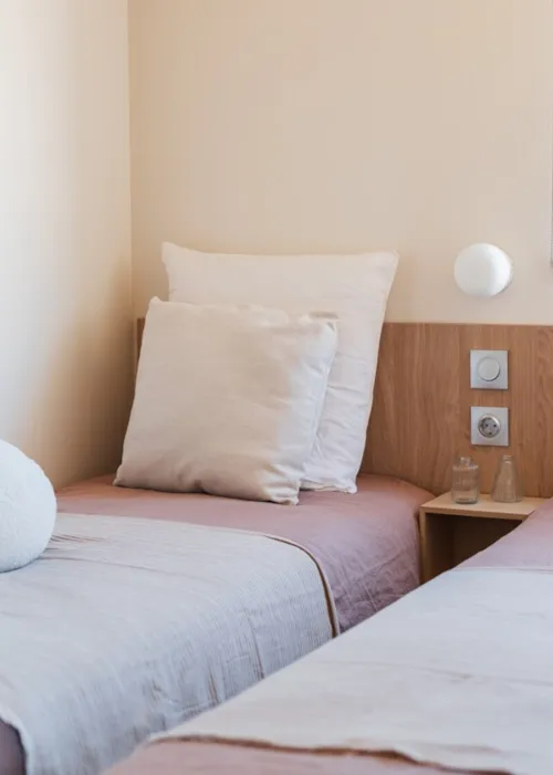 Accommodation - New Mobil-Home Ciela Prestige - 2 Bedrooms Including 1 Master Suite - Bed Linen, Towels And Bbq Included - image n°3 - Camping Le Bontemps