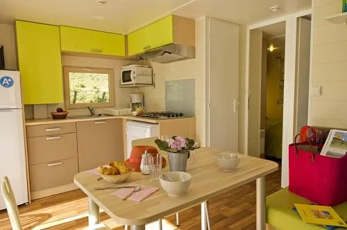 Mietunterkunft - Mobilheim Sun Top Tv 26M² - image n°3 - Capfun - Camping Caravaneige L'Oursière