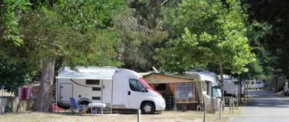 Emplacement Caravane / Camping-Car -