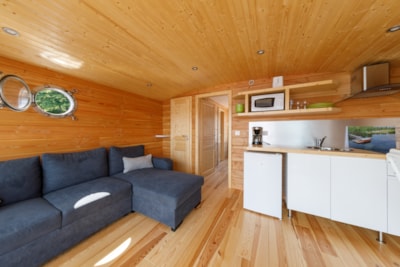 Lodge Boat 1 cabin