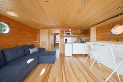 Lodge Boat 1 cabin