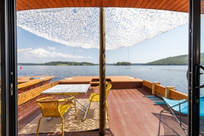 Lodge Boat 1 cabin
