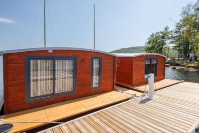 Lodge Boat 1 cabin