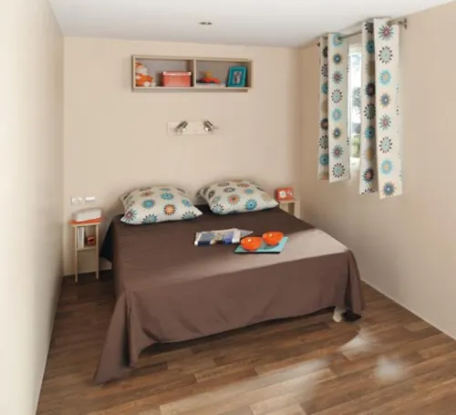 Huuraccommodatie(s) - Le Bonheur (2 Slaapkamers, 29 M², Airconditioning) 💛💛💛💛 - image n°6 - Camping Le Bois de Cornage