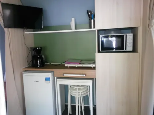 Accommodation - L'aventure Quatro (No Water, 2 Bedrooms, 16 M²) 🍀🍀🍀🍀 - image n°4 - Camping Le Bois de Cornage