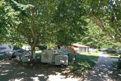 Pitch with electrcity tent / caravan / camper ???????