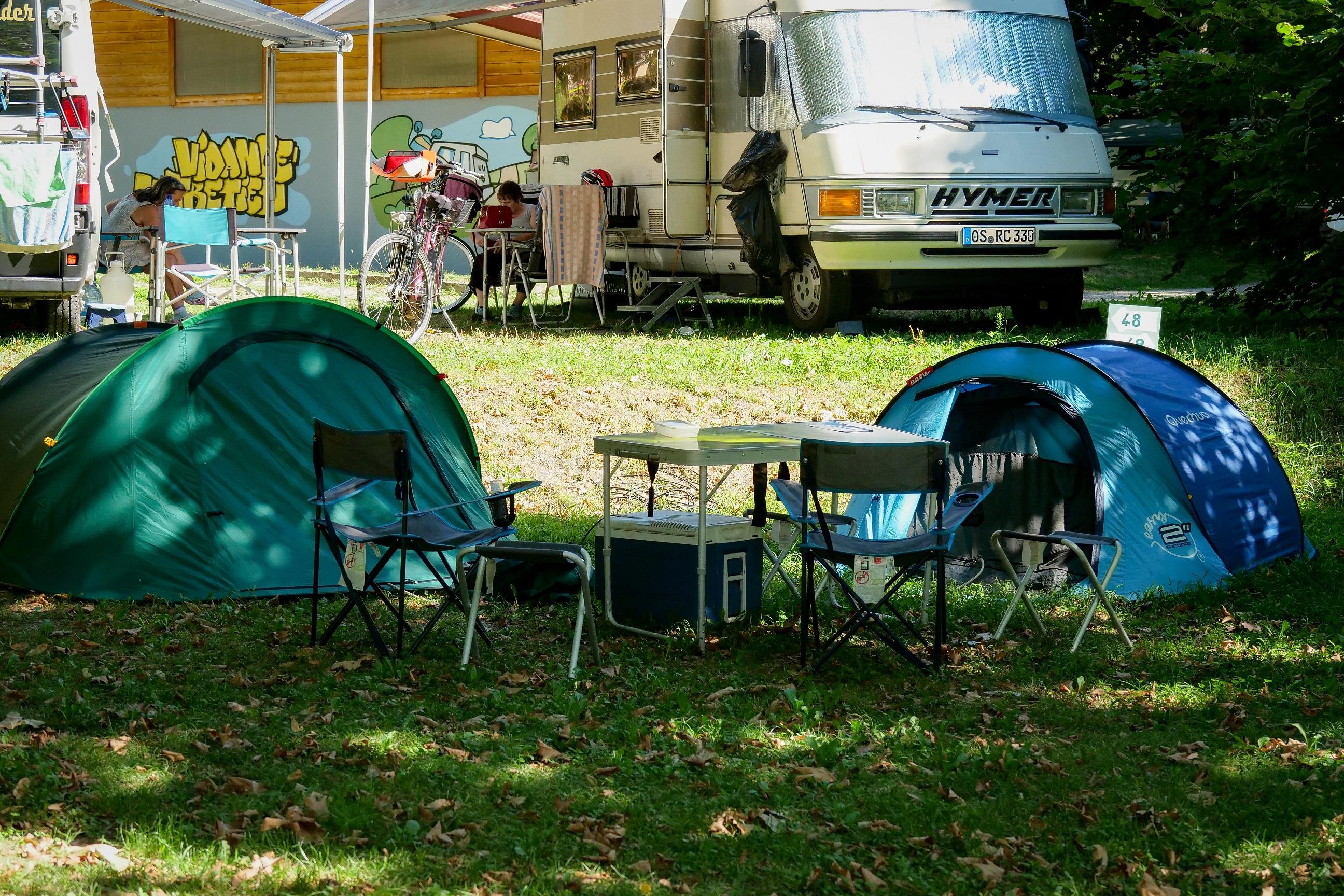 Kampeerplaats - Standplaats Tent / Caravan / Camper  (0/1 Auto) - Camping Le Bois de Cornage