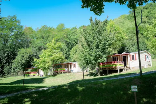 Huuraccommodatie(s) - Le Bonheur (2 Slaapkamers, 29 M², Airconditioning) 💛💛💛💛 - image n°5 - Camping Le Bois de Cornage