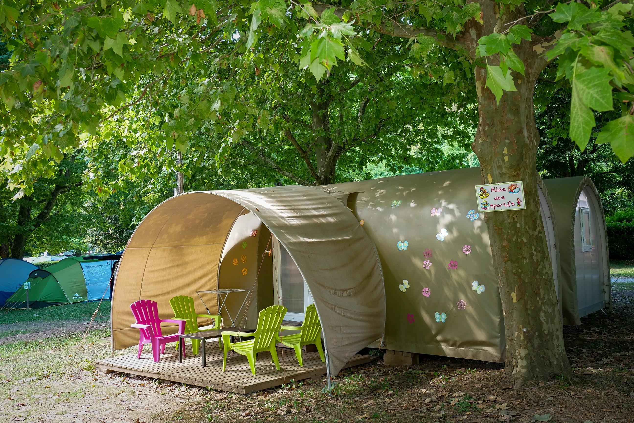 Mietunterkunft - L'aventure Quatro (Kein Wasser, 2 Schlafzimmer, 16 M²) - Camping Le Bois de Cornage