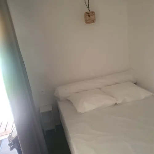 Mietunterkunft - L'evasion Quatro (Ohne Wasser, 2 Schlafzimmer, 16 M²) 🌺🌺🌺🌺 - image n°5 - Camping Le Bois de Cornage