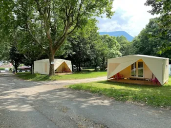 Mietunterkunft - L'evasion Quatro (Kein Wasser, 2 Schlafzimmer, 16 M²) 🌺🌺🌺🌺 - Camping Le Bois de Cornage