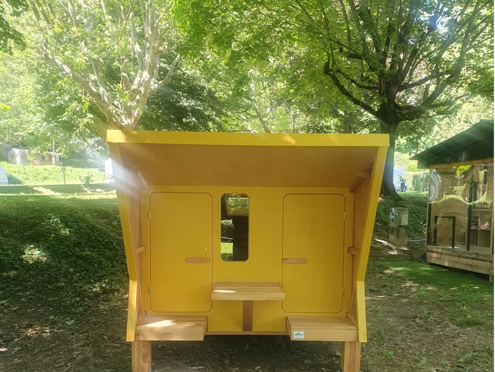 Location - Le Refuge (Sans Eau, 1 Chambre, 4 M²) 🧸🧸 - Camping Le Bois de Cornage