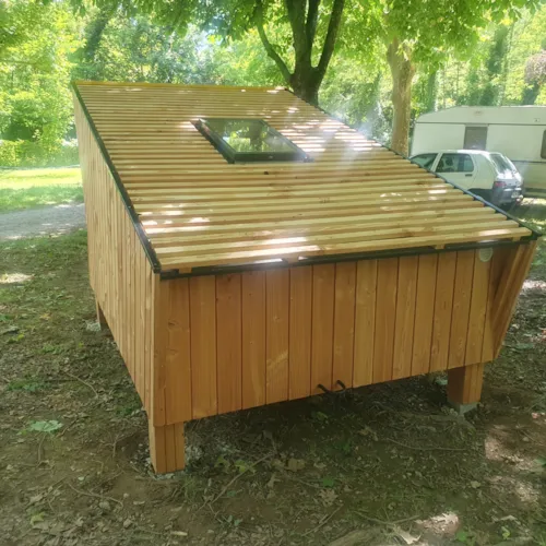 Accommodation - Le Refuge (No Water, 1 Room, 4 M²) 🧸🧸 - image n°2 - Camping Le Bois de Cornage