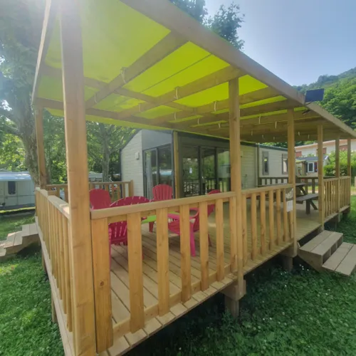 Huuraccommodatie(s) - Le Grand-Bonheur (3 Slaapkamers, 36 M², Airconditioning) ❤️❤️❤️❤️❤️❤️ - image n°3 - Camping Le Bois de Cornage