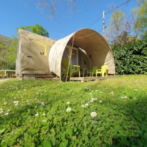 Locatif - L'Aventure QUATRO (zonder water, 2 slaapkamers, 16 m²) 🍀🍀🍀🍀 - Camping Le Bois de Cornage