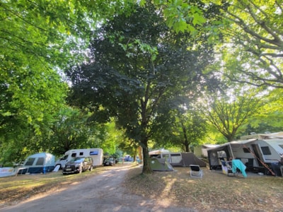 Pitch with electrcity tent / caravan / camper ???????