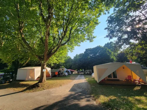 Mietunterkunft - L'evasion Quatro (Ohne Wasser, 2 Schlafzimmer, 16 M²) 🌺🌺🌺🌺 - image n°1 - Camping Le Bois de Cornage